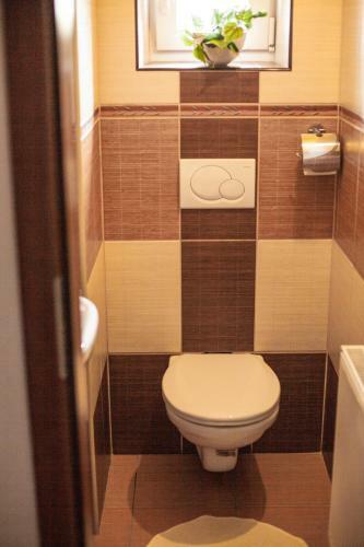 Apartm�ny U ?erven�ho Stromu