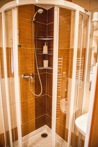 Apartm�ny U ?erven�ho Stromu