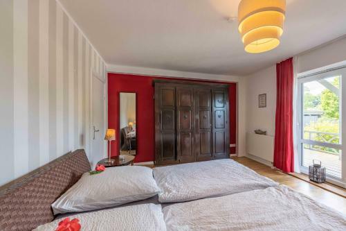 Seaside Apartments - Boathouse