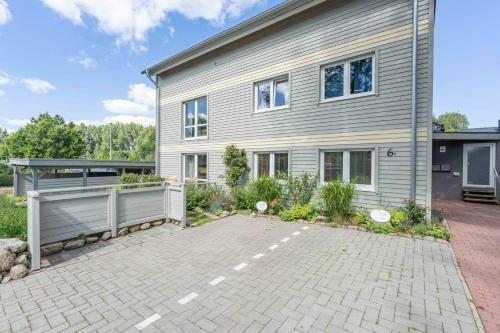 Seaside Apartments - Boathouse