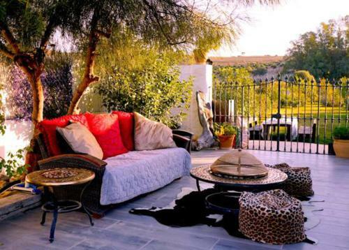 3 Bed Apartment In Luxury Country House With Pool