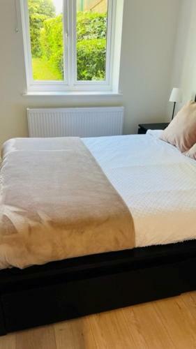 Apartamento Newly Refurbished 2 Bed Apt, Free Parking