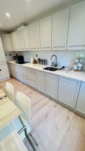 Apartamento Newly Refurbished 2 Bed Apt, Free Parking