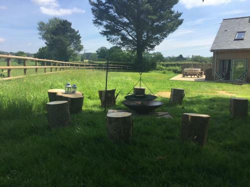 Deer Den Timber Clad Cabin With Hot Tub, Up Private Lane