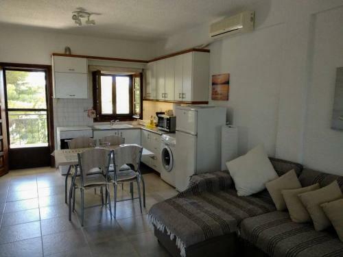 Sea View Apartment With A Big Garden