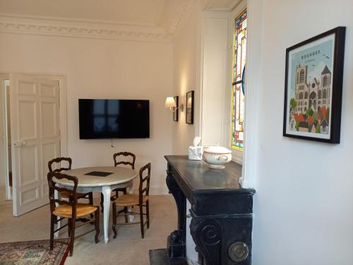 Apartamento Clos Montcenoux, Au Coeur De Bourges.