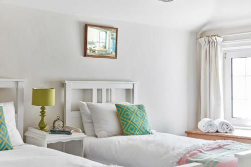 Spacious Seaside Holiday Apartment