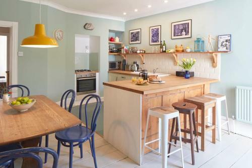 Spacious Seaside Holiday Apartment