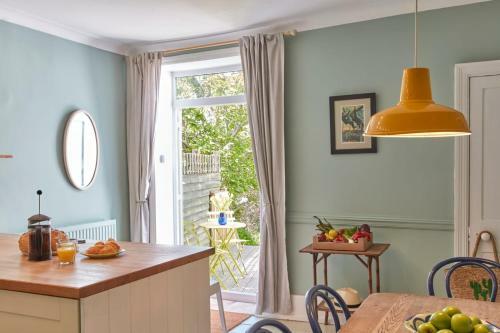 Spacious Seaside Holiday Apartment
