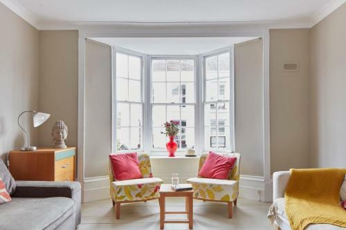 Spacious Seaside Holiday Apartment