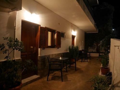 Apartamento Chrysoula?s Welcoming Triple Room With Yard