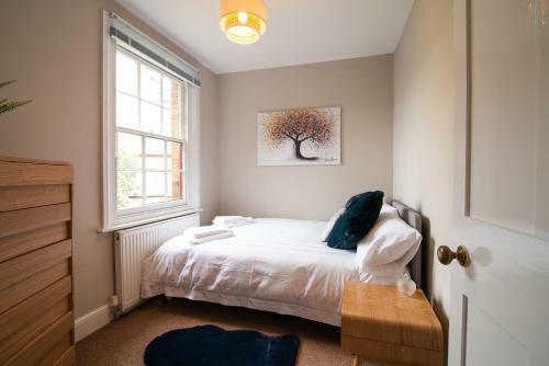 Grade2 Listed Home W/garden +parking In City