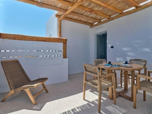 Siora Of Paros - Castelis