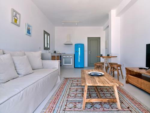 Siora Of Paros - Castelis