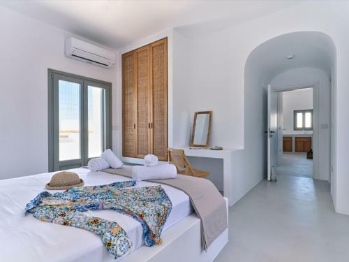 Siora Of Paros - Castelis