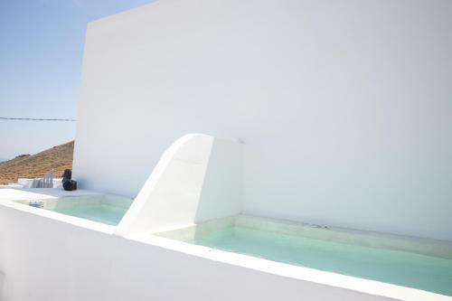 Hotel White Cave Villas