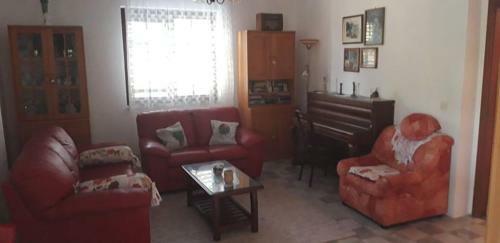 Seaside Mango Apartments With Free Parking