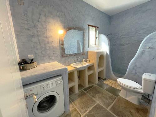 Cozy & Simple Cycladic House With Sea-view