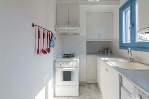Apartment Overlooking The Sea In Paros