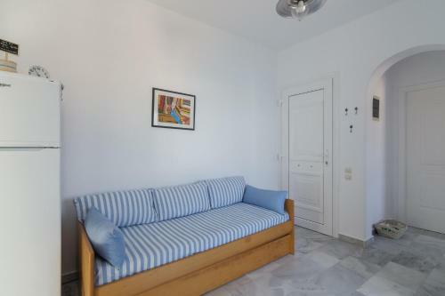 Apartment Overlooking The Sea In Paros
