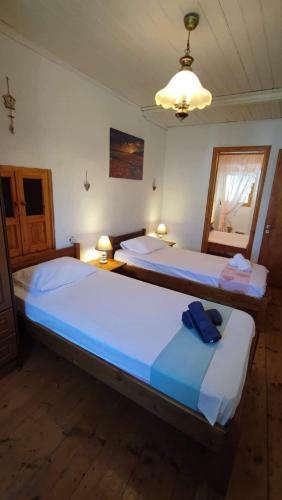 Retro Wood House Gaios