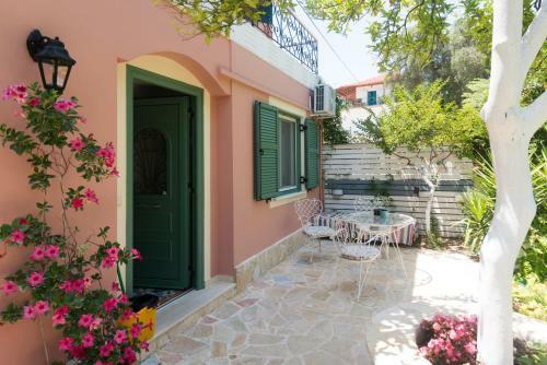 Dimitra's Garden - Holiday Apartments