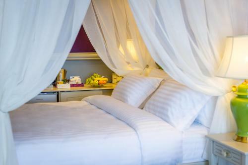 Hotel Phoenicia Blue View