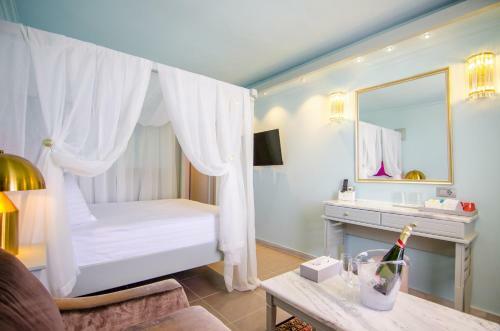 Hotel Phoenicia Blue View