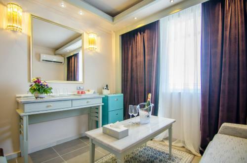 Hotel Phoenicia Blue View