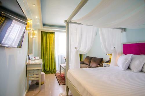 Hotel Phoenicia Blue View