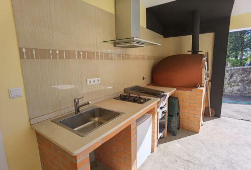 Fernandes House