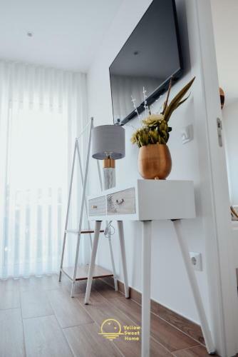 Yellow Sweet Home - Beatriz