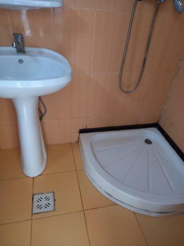 Casute De Piatra Costine?ti
