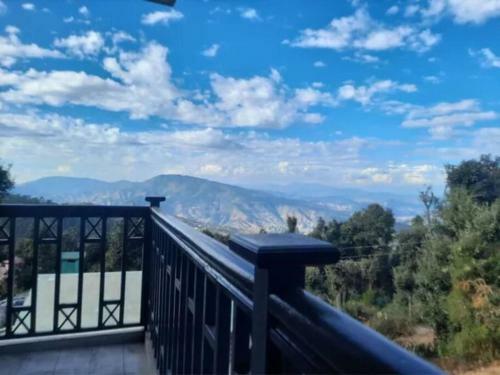 Cliffside Manor, Satkhol, Mukteshwar By Earthaa Escapes