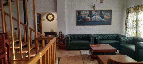 Cliffside Manor, Satkhol, Mukteshwar By Earthaa Escapes