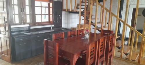 Cliffside Manor, Satkhol, Mukteshwar By Earthaa Escapes