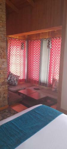 Cliffside Manor, Satkhol, Mukteshwar By Earthaa Escapes