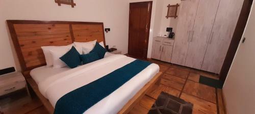 Cliffside Manor, Satkhol, Mukteshwar By Earthaa Escapes