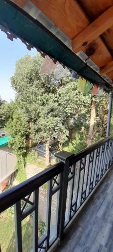 Cliffside Manor, Satkhol, Mukteshwar By Earthaa Escapes