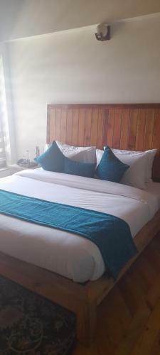 Cliffside Manor, Satkhol, Mukteshwar By Earthaa Escapes