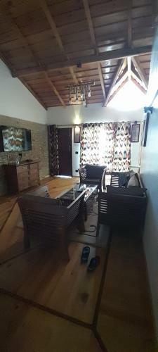 Cliffside Manor, Satkhol, Mukteshwar By Earthaa Escapes