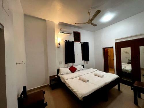 Castle House- 3 Bedroom Villa With Pool Near Beach