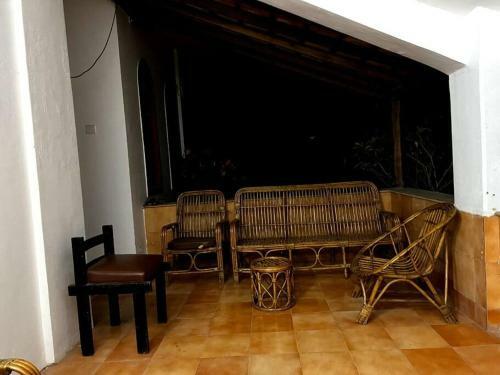 Castle House- 3 Bedroom Villa With Pool Near Beach