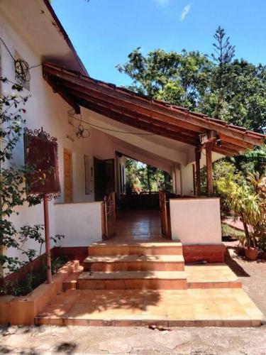 Castle House- 3 Bedroom Villa With Pool Near Beach