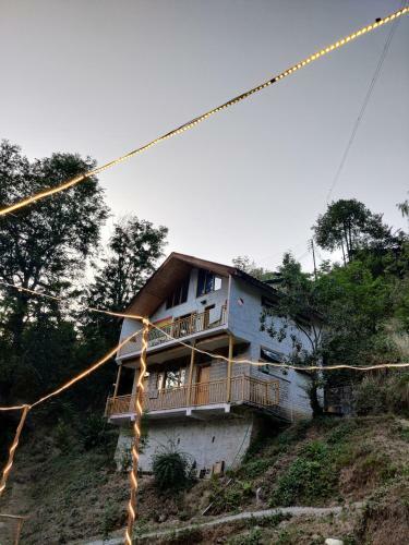 Near Naggar Castle Jungle Vibes Hostel