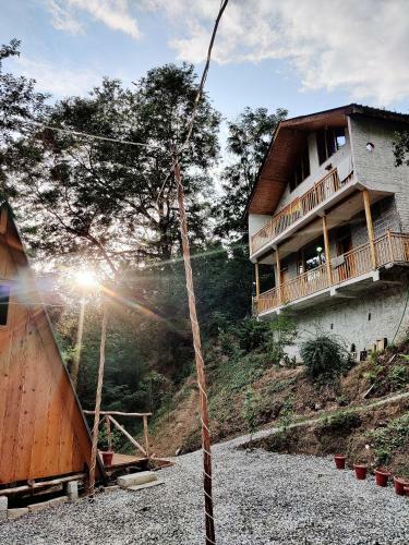 Near Naggar Castle Jungle Vibes Hostel