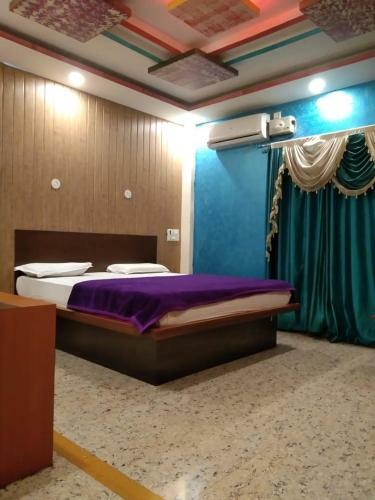 Adh Hotel Heera Palace