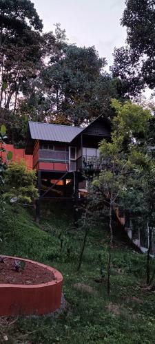 Hotel Santhi Hill View Resort