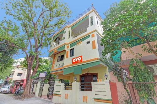 Hotel Oyo 91250 Four Seasons Service Apartment