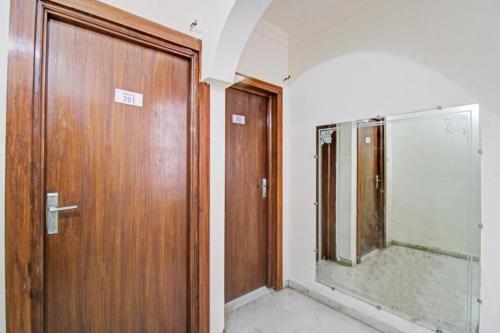 Hotel Oyo 91250 Four Seasons Service Apartment